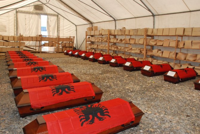 Kosovalı 21 Arnavutun Cenazesi, Ailelerine Teslim Edildi