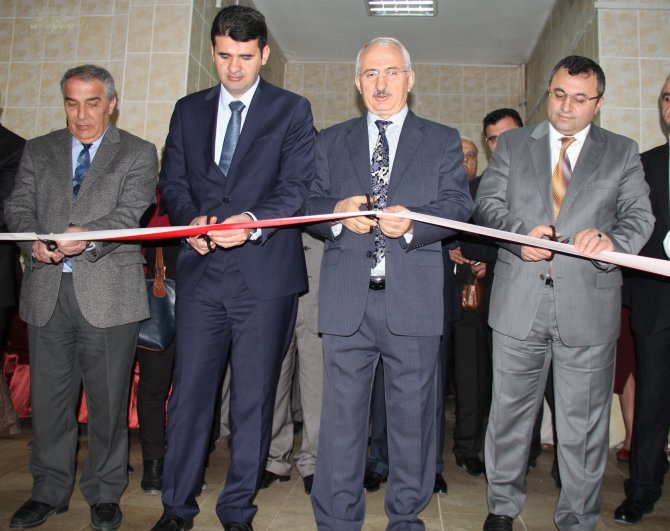 Öğrenciler Tübitak Projelerini Sergiledi