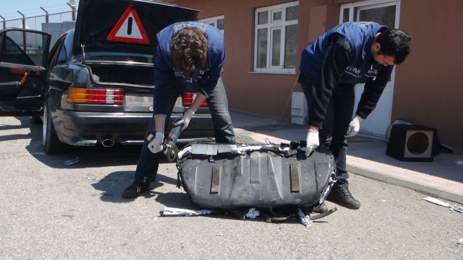Otomobilin Yakıt Deposunda Esrar Sevkiyatı