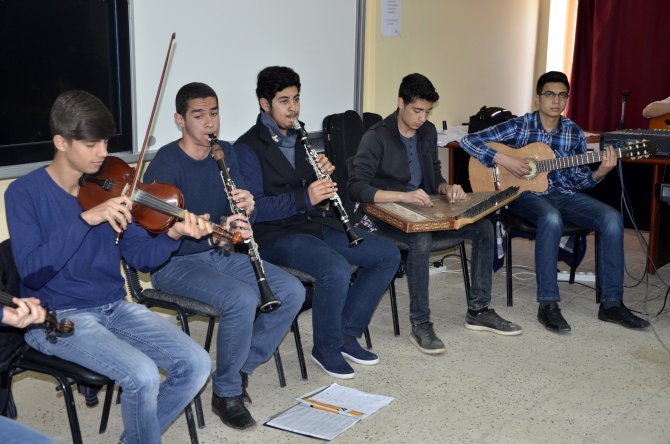 Sevgiyi 7 Dilde Anlatacaklar