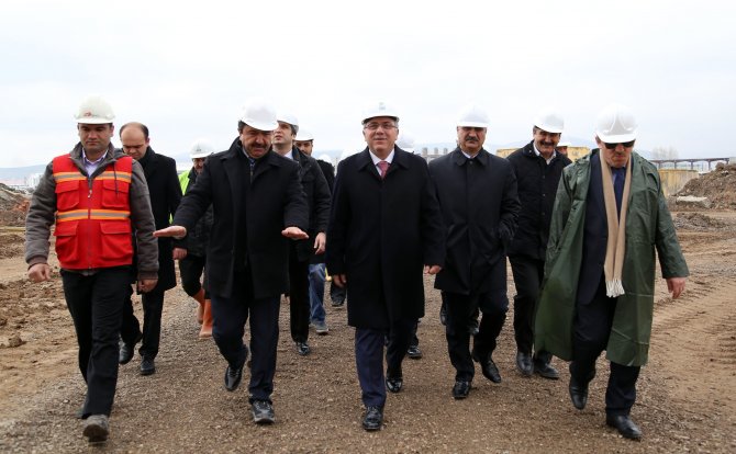 Toki Başkanı Turan, Türkiye'nin İlk "Ekolojik" Stadını İnceledi