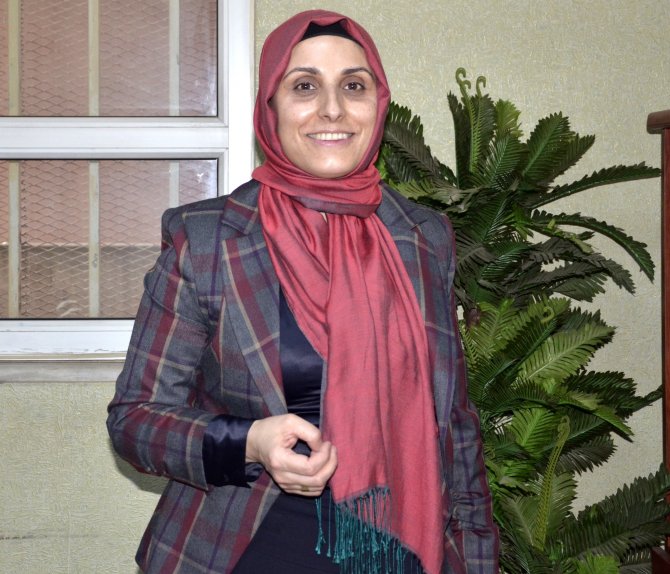 Üniversite Kapısından Giremedi, Meclis Kapısını Zorluyor