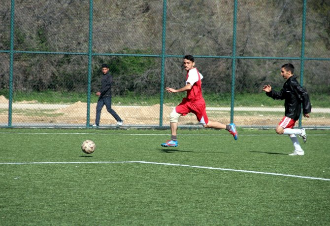 Yetiştirme Yurdundan Profesyonel Sahalara Uzandı