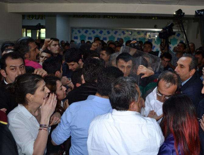 Adana Adliyesinde "Arama" Tartışması