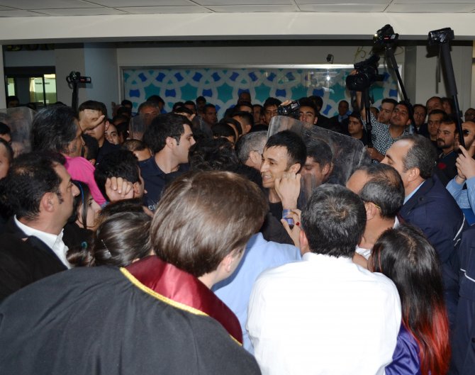 Adana Adliyesinde "Arama" Tartışması