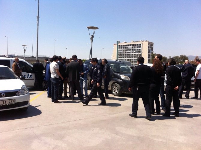 Adliye Otoparkında Silah Ele Geçirildi