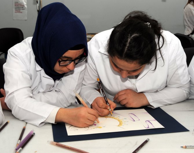 Altın Dibine Işık Veriyor