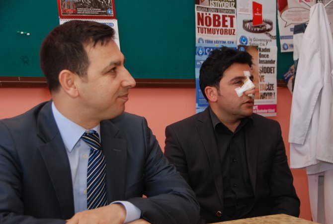 Aydın'da Öğrenci Yakınları, Öğretmeni Darbetti