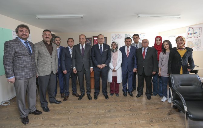 Başbakan Yardımcısı Akdoğan, Ak Parti Etimesgut Skm'yi Ziyaret Etti