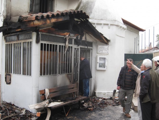 Batı Trakya'da Camide Yangın Çıktı