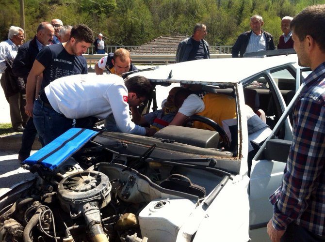 Düzce'de Trafik Kazası: 3 Yaralı