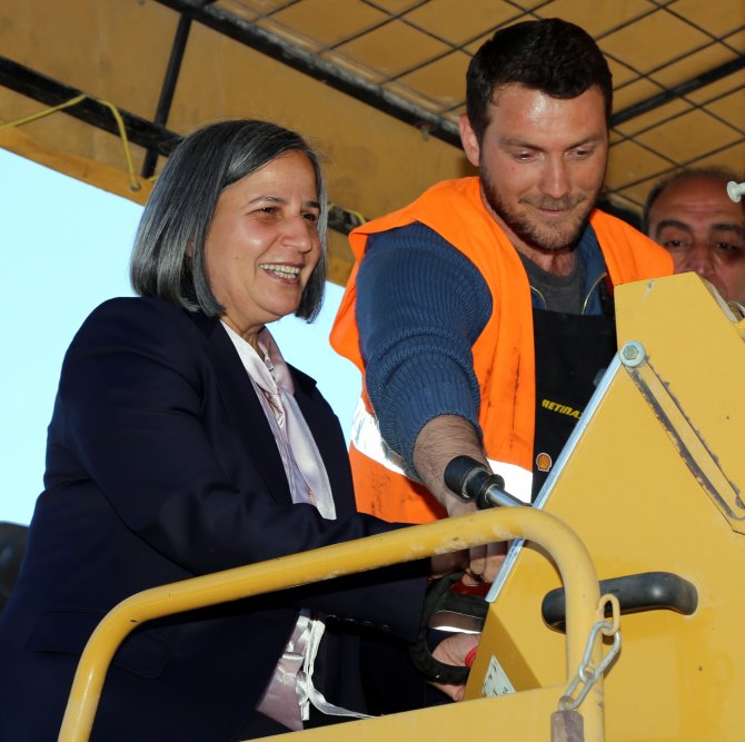 Kışanak, İş Makinesi Kullandı