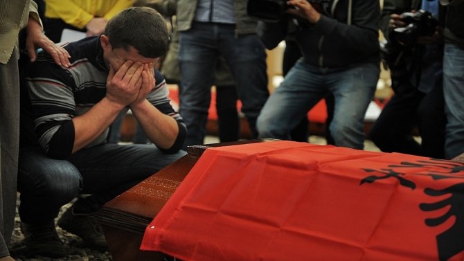 Kosovalı 21 Arnavutun Cenazesi Toprağa Verildi