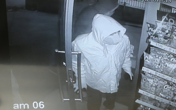 Marketten Hırsızlık Güvenlik Kameralarınca Görüntülendi