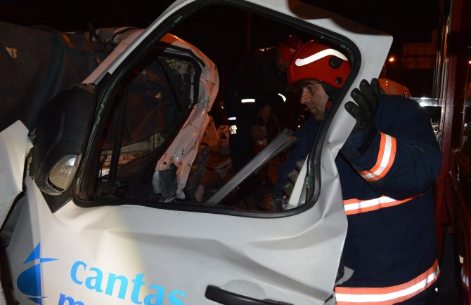 Sakarya'da Trafik Kazası: 2 Ölü