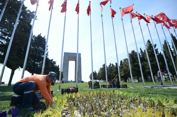 Şehitler Abidesi, Lalelerle "Kırmızı-beyaz"a Bürünüyor