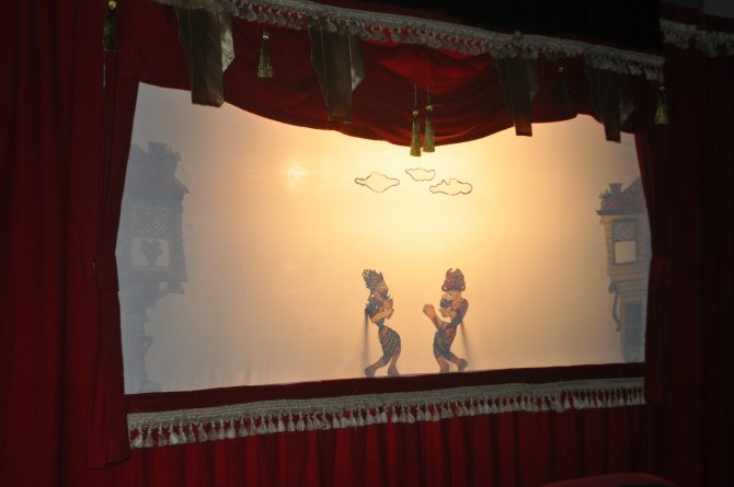 Türkçeyi "Karagöz Ve Hacivat"le Öğreniyorlar