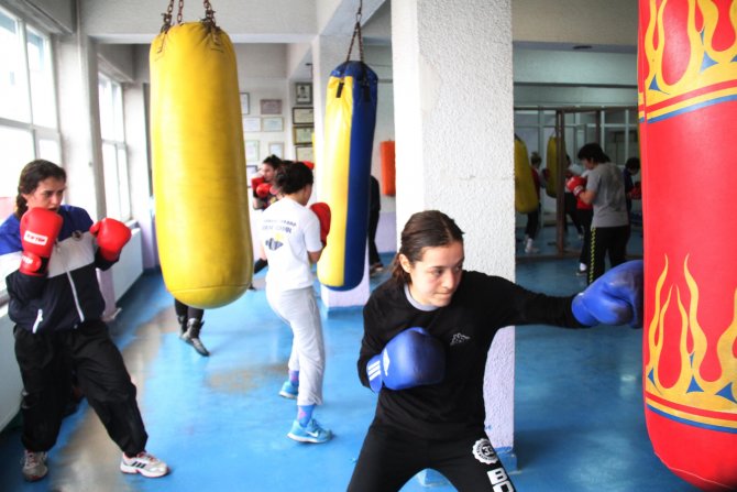 Yıldız Ve Genç Bayanlar Dünya Boks Şampiyonası'na Doğru