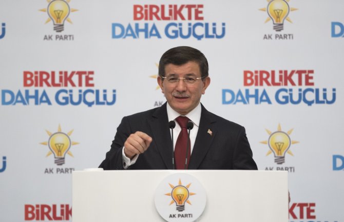 Davutoğlu, Ak Parti Milletvekilleriyle Bir Araya Geldi
