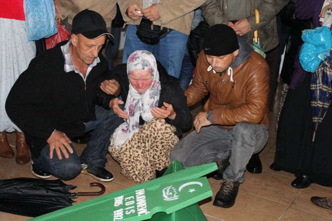 Bosna Savaşı'nda Katledilen 5 Boşnak'ın Cenazesi Toprağa Verildi