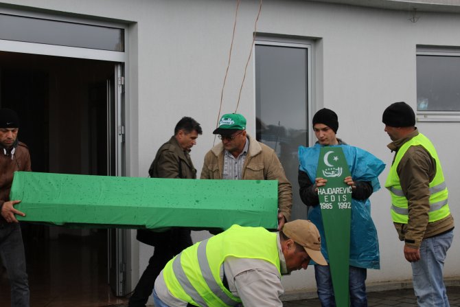 Bosna Savaşı'nda Katledilen 5 Boşnak'ın Cenazesi Toprağa Verildi