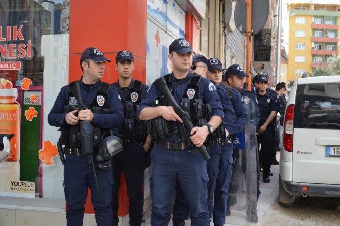 Bursa'da Hdp Binasının Açılışında Gerginlik