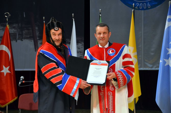 Kazak Sanatçı Sultanbekov'a Fahri Doktora