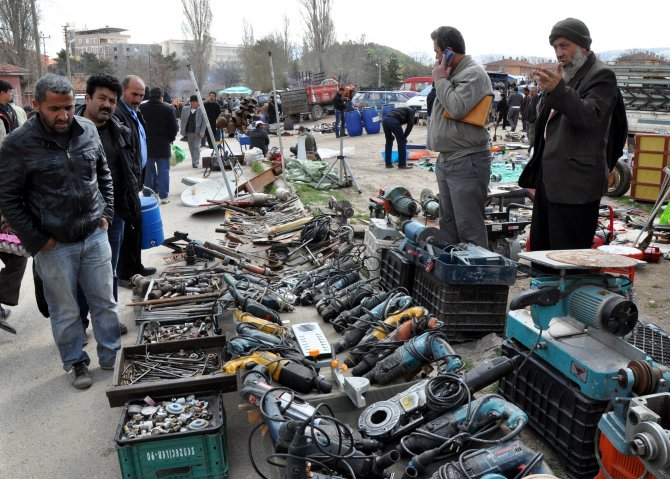 Kırıkkale'de Kurulan Bit Pazarına Yoğun İlgi