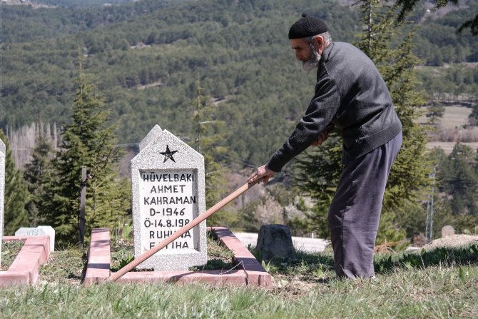 Köy Mezarlığının 45 Yıllık Gönüllü Hizmetkarı
