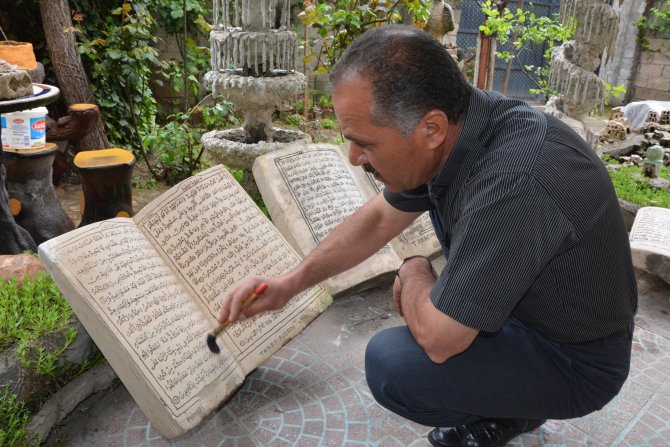 Kur'an-ı Kerim'i Taş Tevhalara İşliyor