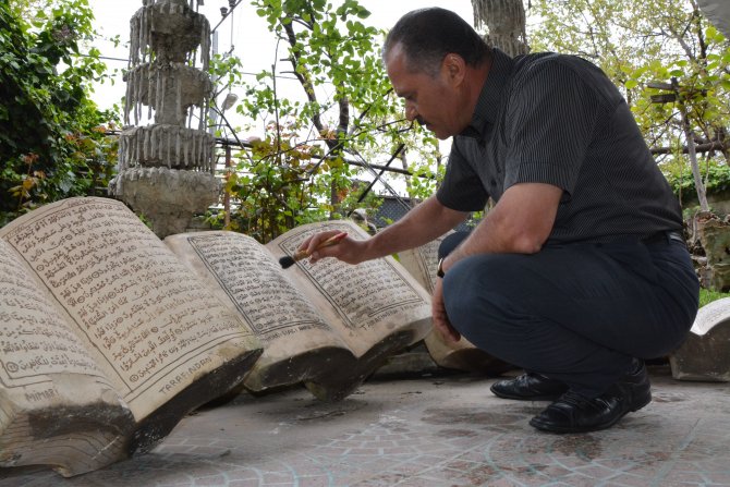 Kur'an-ı Kerim'i Taş Tevhalara İşliyor