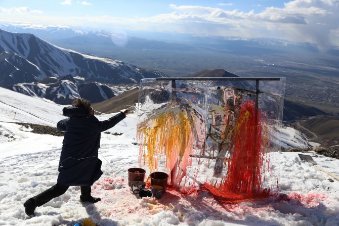 Profesör, Sanatını Zirveye Taşıdı