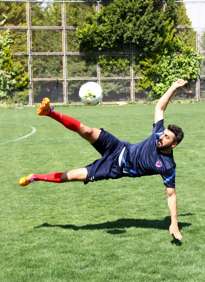 Mersin'in "Nöbetçi Golcüsü"nde Hedef 15 Gol