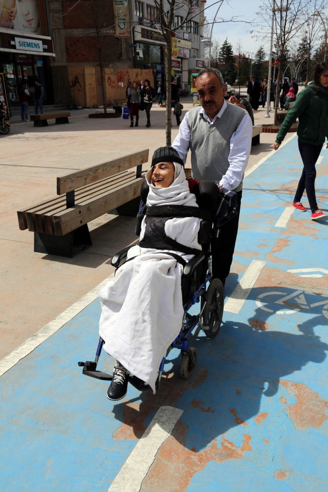 Tek İsteği, Oğlu İçin Güvenli Tekerlekli Sandalye