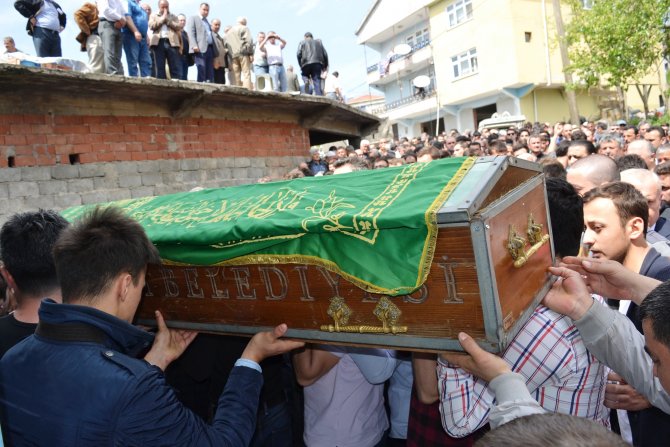 Üniversitelilerin Bulunduğu Otomobilin Tıra Çarpması