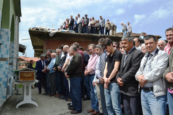 Üniversitelilerin Bulunduğu Otomobilin Tıra Çarpması