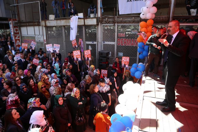 Van'da Milletvekili Adaylarına Taşlı Ve Yumurtalı Saldırı