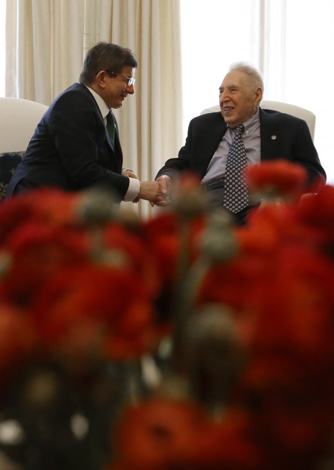 Başbakan Davutoğlu'ndan Şerif Mardin'e Ziyaret