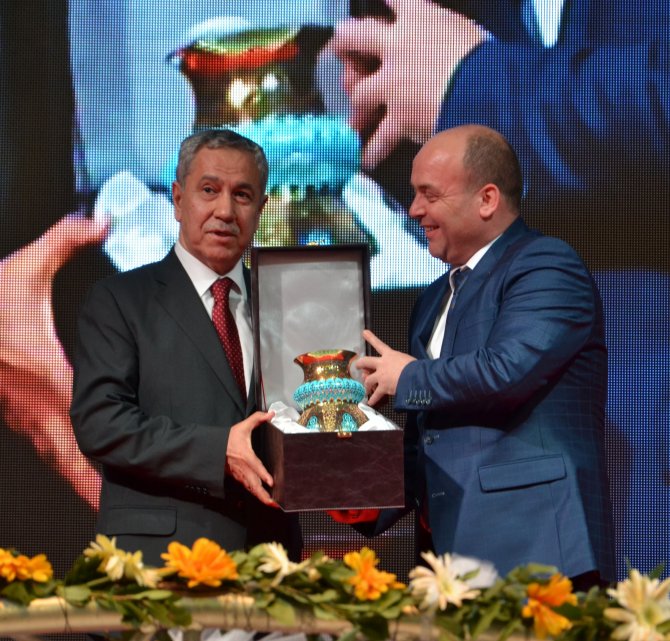 Başbakan Yardımcısı Arınç Manisa'da