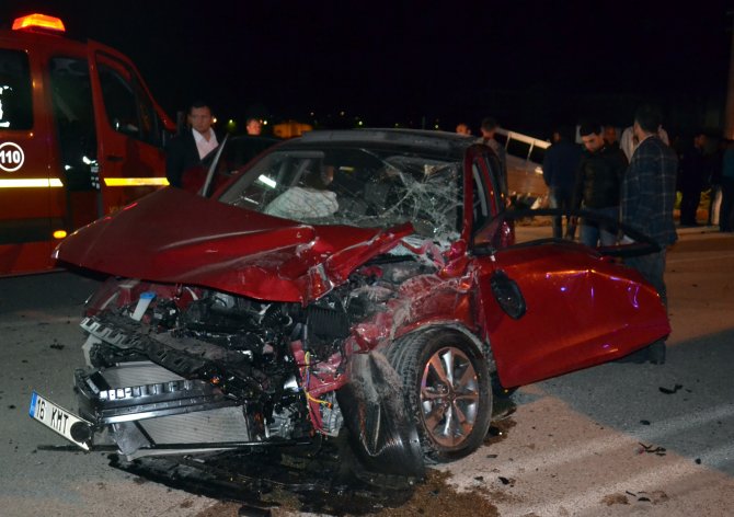 Bursa'da Trafik Kazası: 3 Yaralı