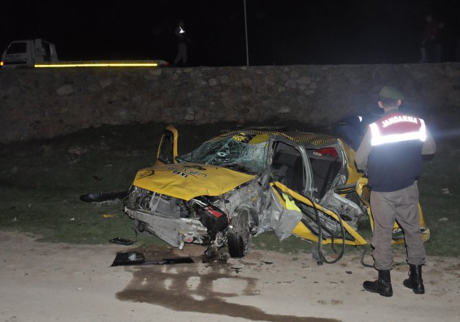 Konya'da Otomobil Şarampole Devrildi: 1 Ölü, 4 Yaralı