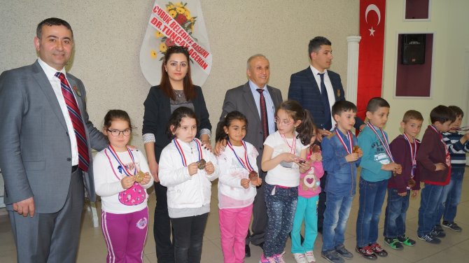 Ulusal Egemenlik Ve Çocuk Bayramı Satranç Turnuvası Sona Erdi