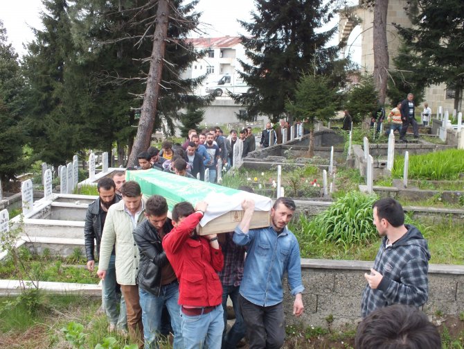 Üniversitelilerin Bulunduğu Otomobilin Tıra Çarpması