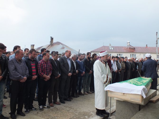 Üniversitelilerin Bulunduğu Otomobilin Tıra Çarpması