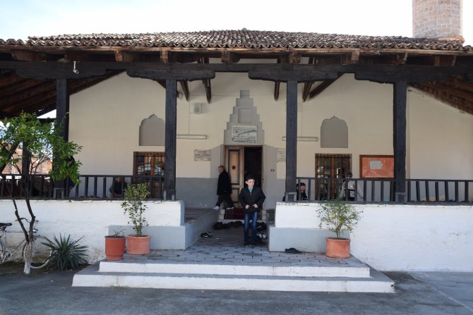 Arnavutluk Müslümanları, Osmanlı Camisine Sahip Çıktı