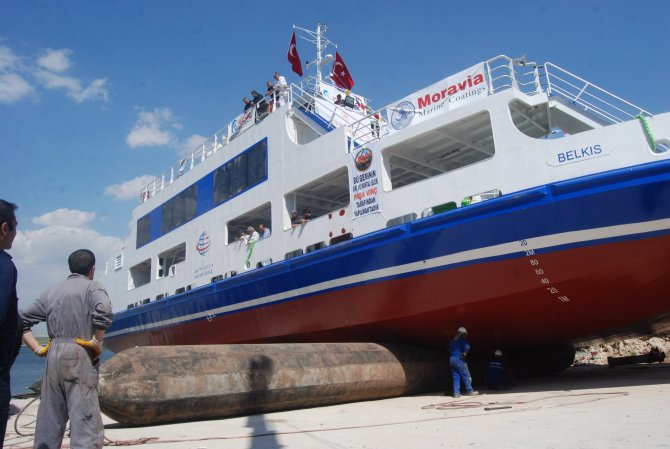 Birecik Baraj Gölü'nde Arabalı Feribot Seferleri Başlıyor