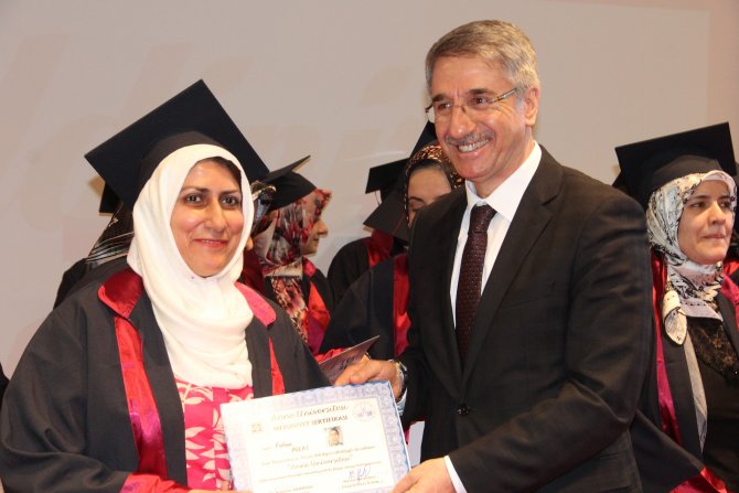 Bu Kez Anneler Kep Fırlattı