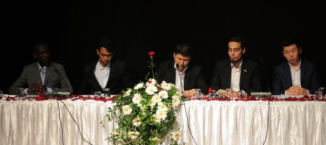 "Dünya Gençlerinin Dilinden Efendimiz" Paneli