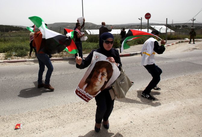 İsrail Askerlerinden Filistinli Göstericilere Müdahale