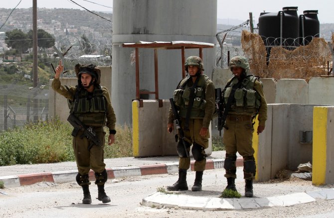 İsrail Askerlerinden Filistinli Göstericilere Müdahale